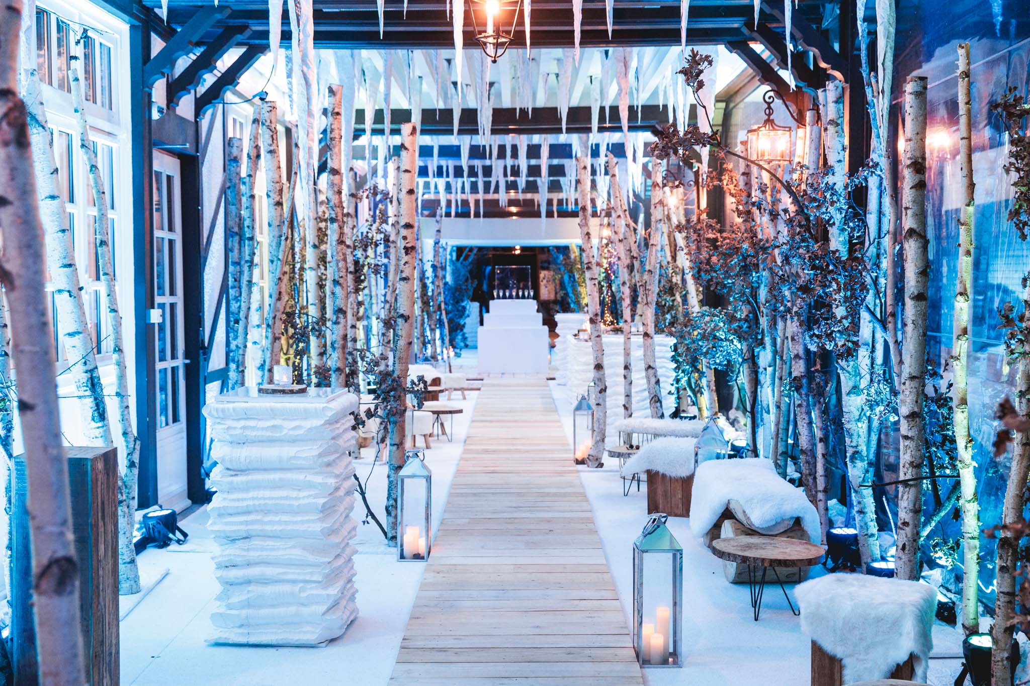 La glace emprisonne le Manoir des Pavillons des Etangs